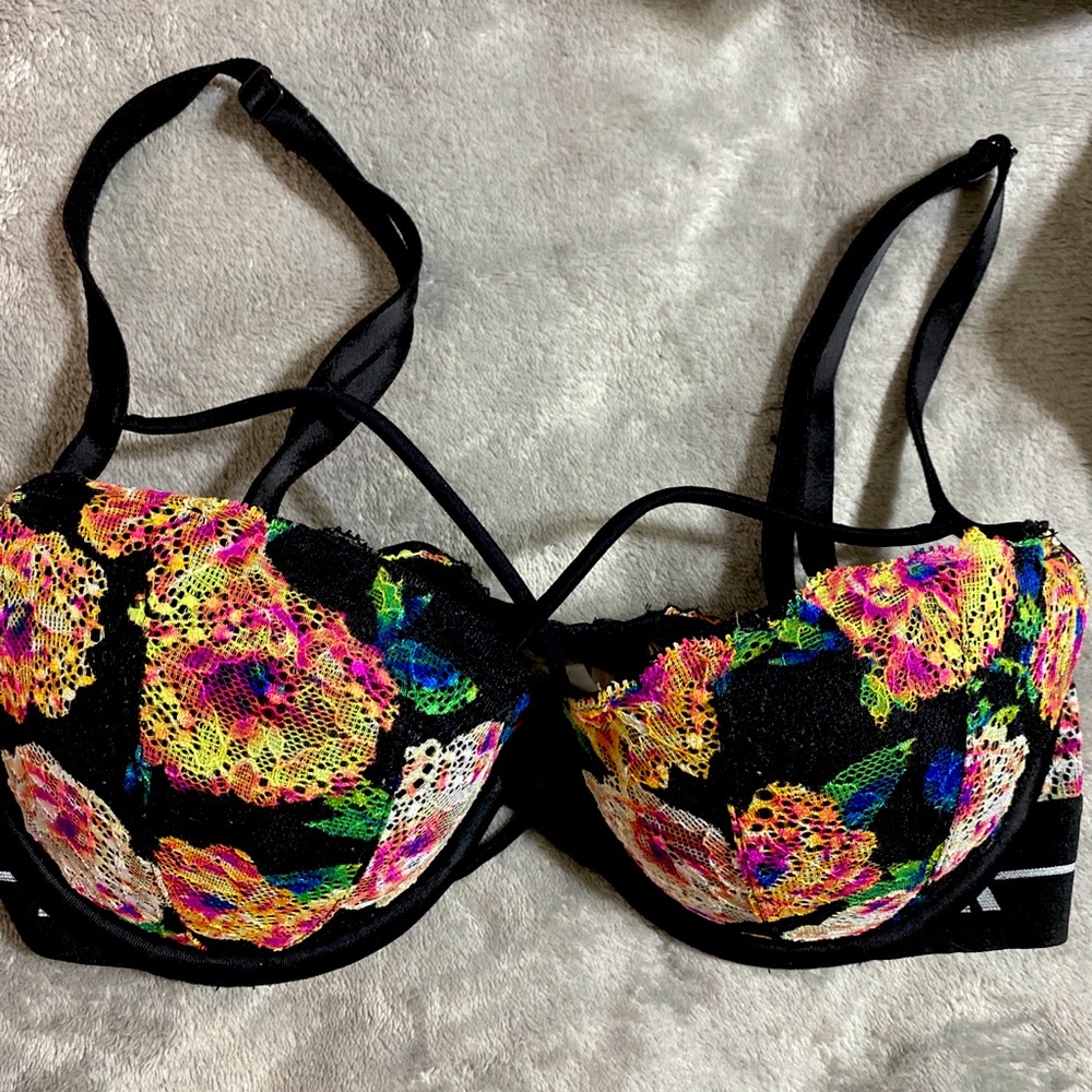 PINK vs lace push-up bra